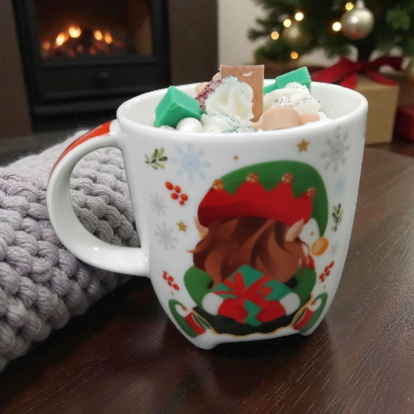 Vela en Taza “Duende de Navidad” – Aroma Christmas Tree