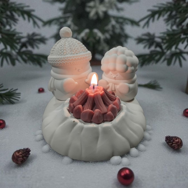 Hogar Invernal: Set Artesanal de Figuras en Resina Ecológica con Velas de Soja